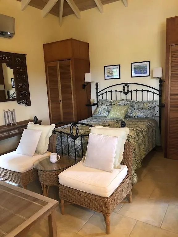 Coconut Breeze Villa: Mesmerizing Views, Cooling Tradewinds Coral Bay